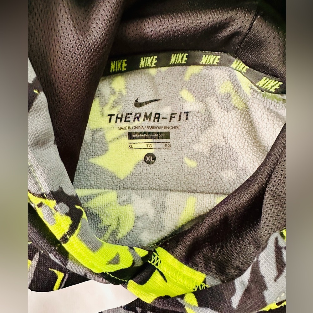 Nike Therma Fit Hoodie Pullover Black Yellow Neon Camo Abstract Boys Size XL - Picture 2 of 4